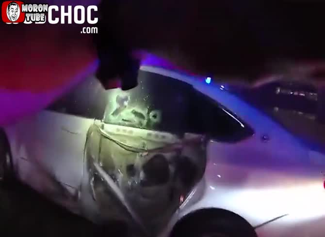 Video :After shooting a police officer in the throat, the suspect was shot and killed (Warning - disturbing)